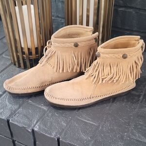 Minnetonka Beige Suede Fringe Moccasins